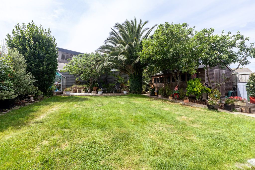 Property photo 1 of 2