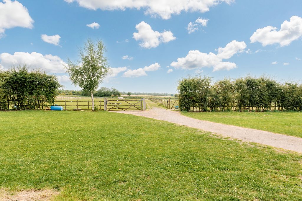 Property photo 1 of 22 Paddock-5