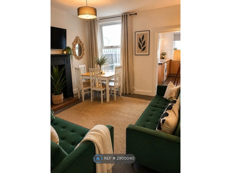 House in Nottingham, Beeston - More
