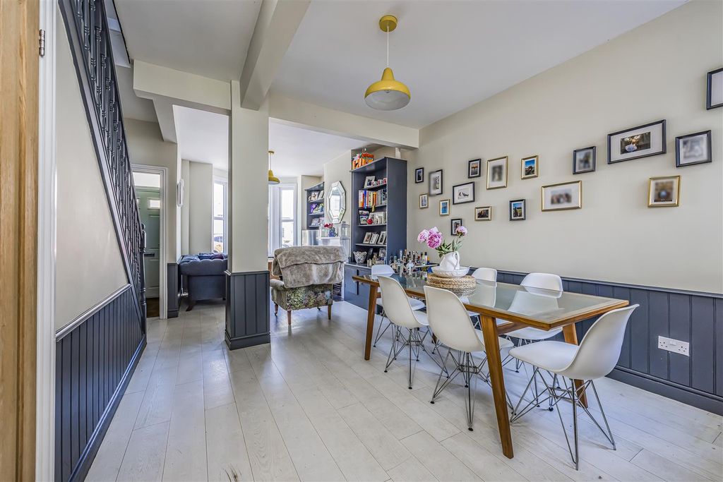Property photo 3 of 17 38 Meon Road, Southsea-Porticomarketing-Soldby-13.