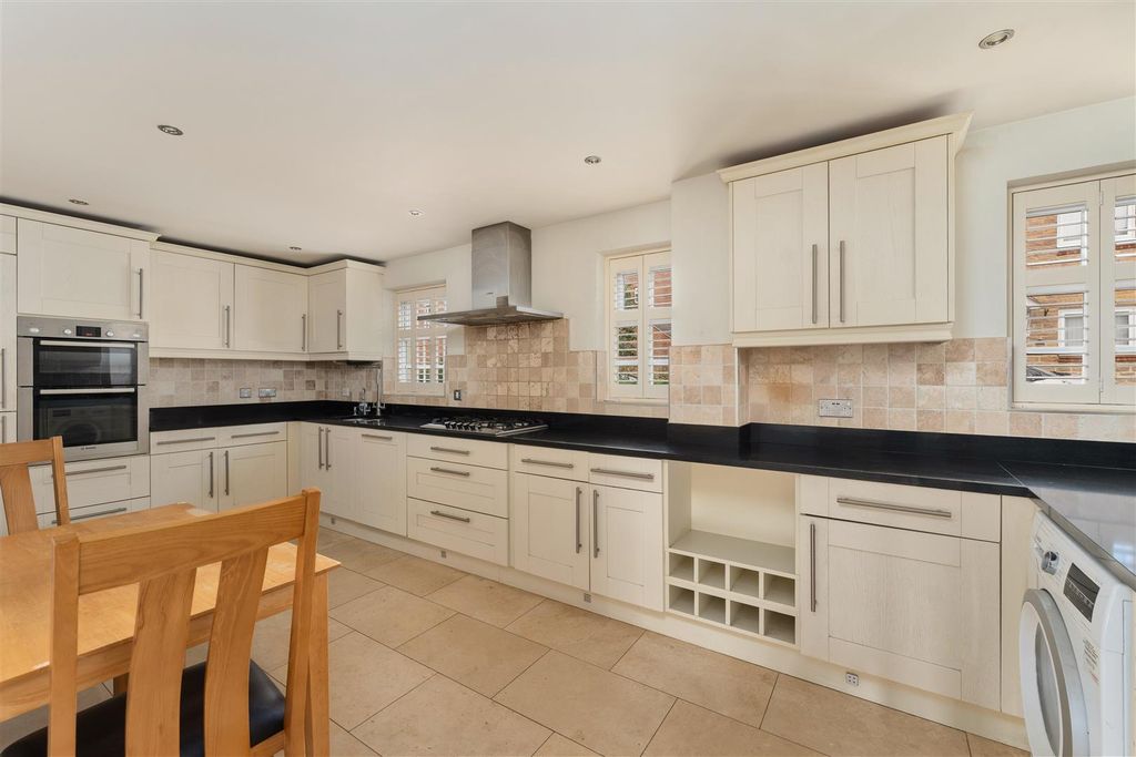 Property photo 3 of 28 49 Ashmead Road, Banbury-15.Jpg