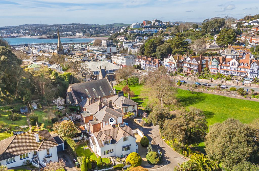 Property photo 1 of 35 1430281-8-69Baf97...