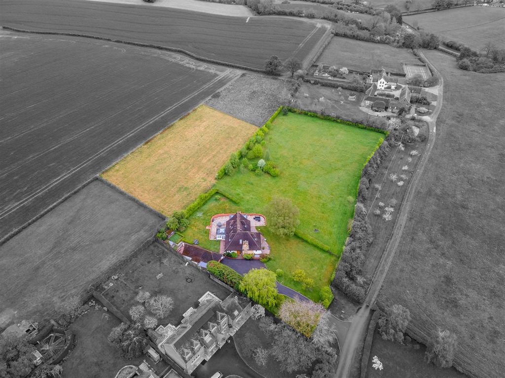 Property photo 1 of 25 Thurley Croft_39 B&amp;W.Jpg