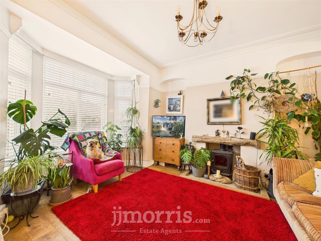 Property photo 3 of 28