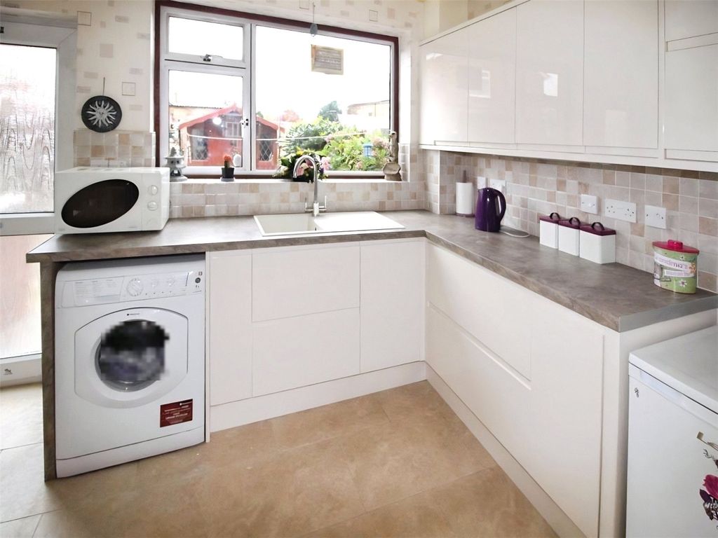 Property photo 2 of 9 Breakfast Kitchen