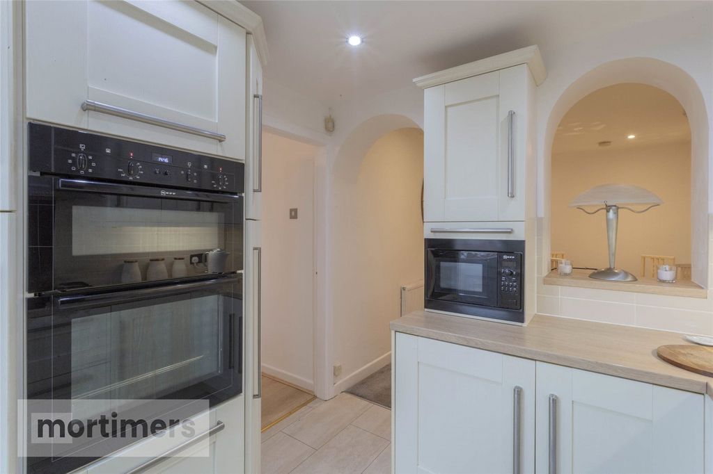 Property photo 3 of 16 Kitchen