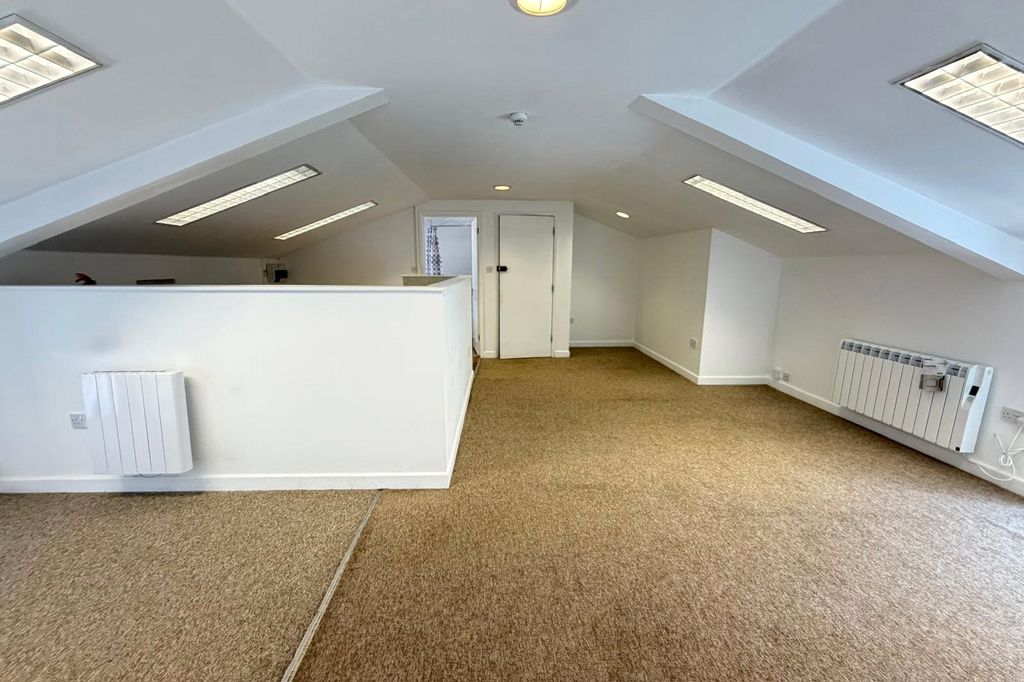 Property photo 2 of 11 Picture No. 19