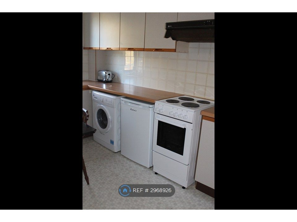 Property photo 3 of 10 Electric Cooker, Fridge, Washing Machine