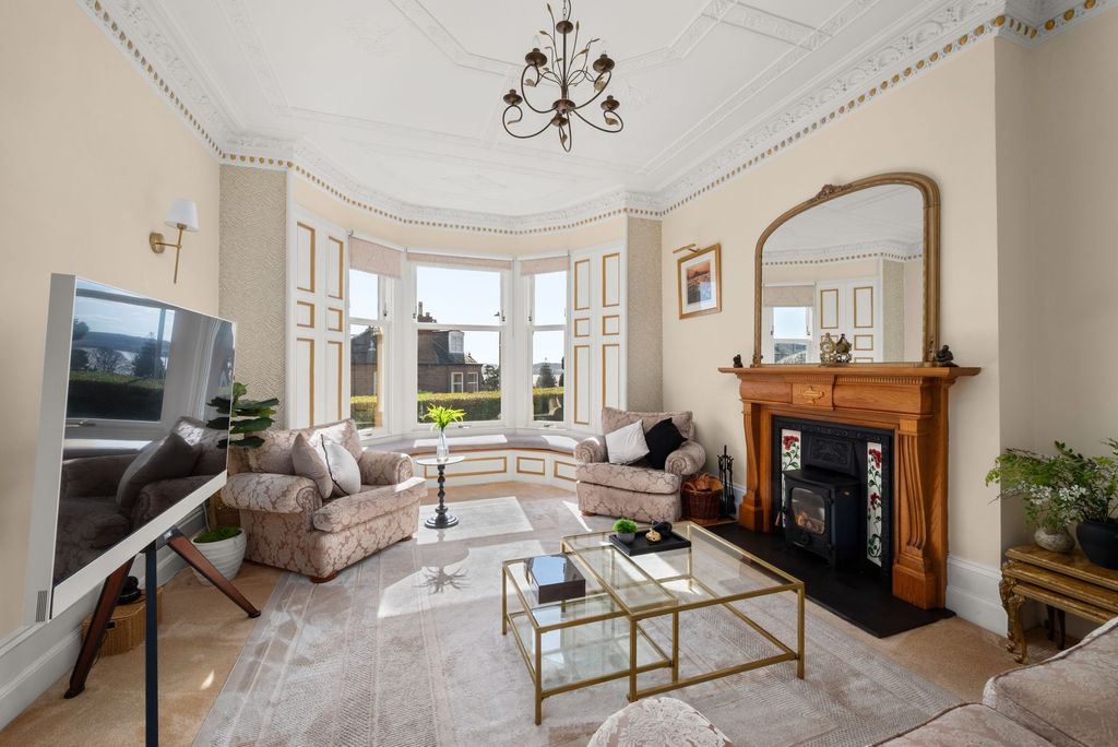 Property photo 3 of 40