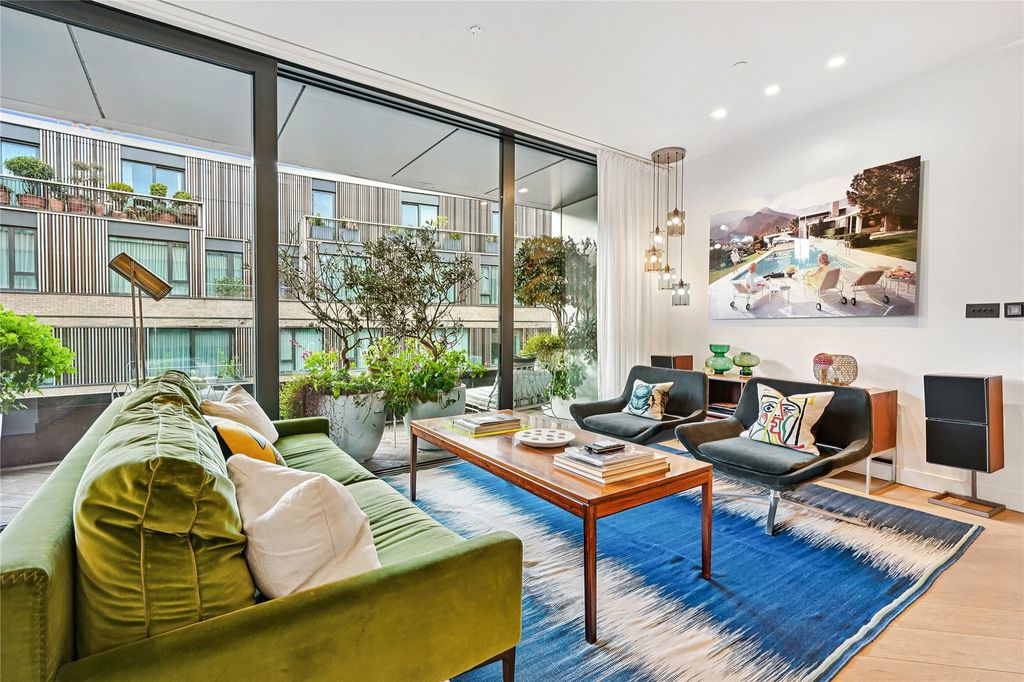 Property photo 1 of 18 Reception Room