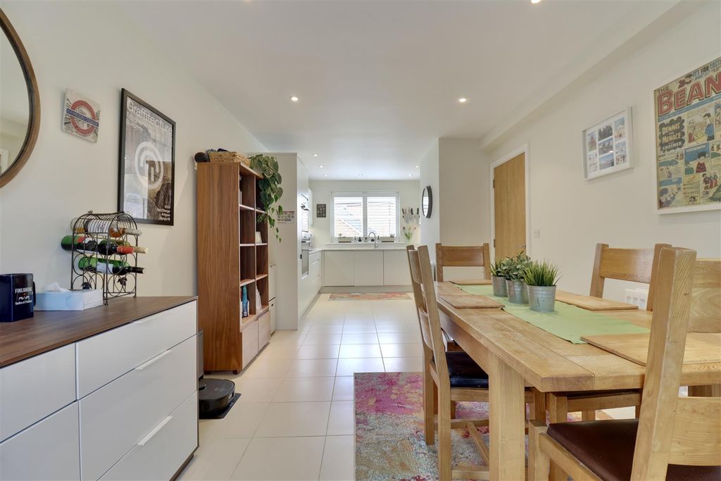 Property photo 3 of 31 Kitchen/Diner