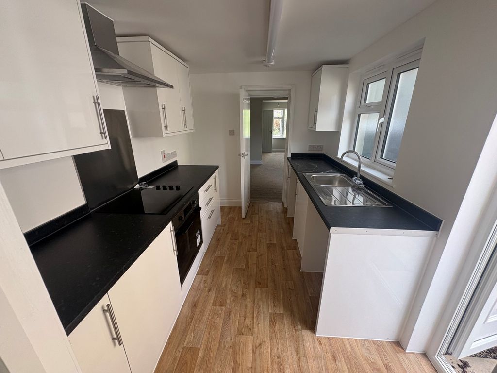Property photo 2 of 9 Kitchen
