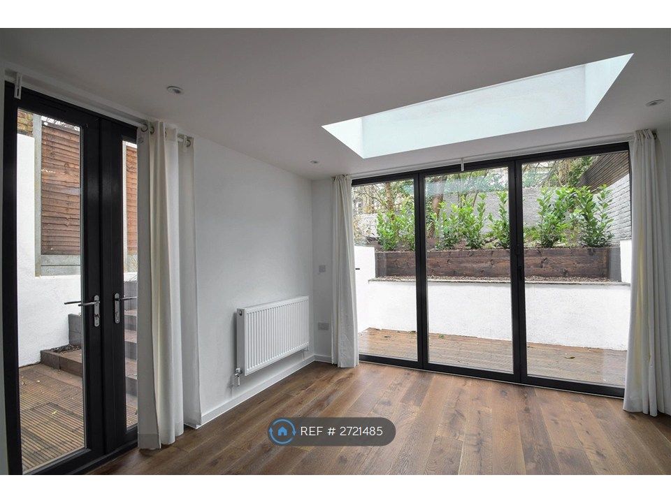 Property photo 2 of 15 Lounge