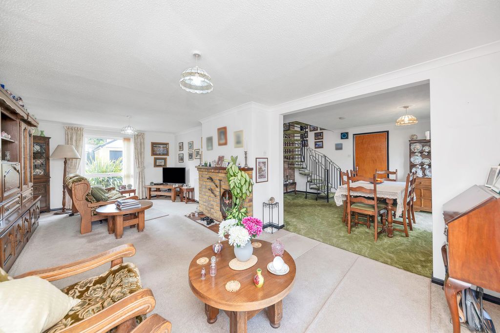 Property photo 2 of 19