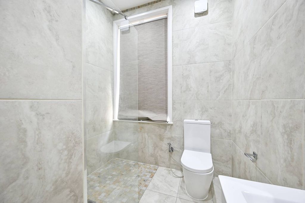 Property photo 3 of 34