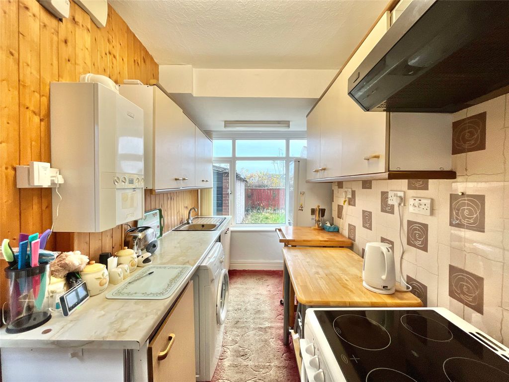 Property photo 3 of 22 Kitchen