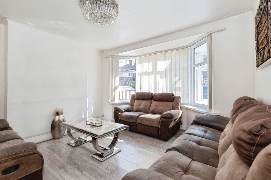 Property photo 2 of 17 Photo