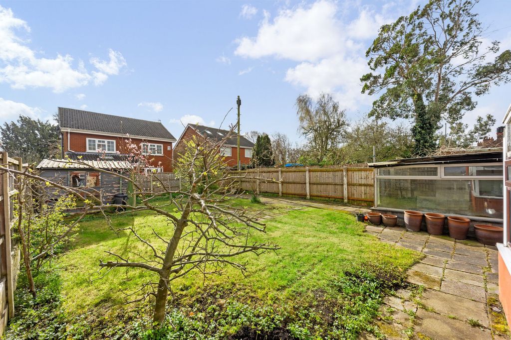 Property photo 2 of 35