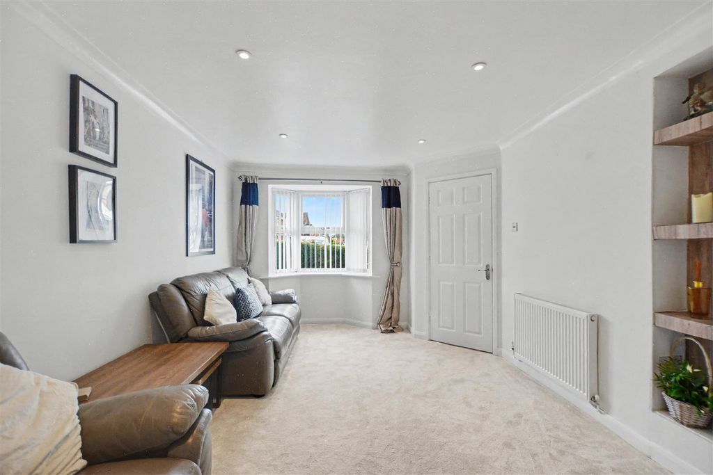 Property photo 3 of 32 Lounge_2.Jpeg