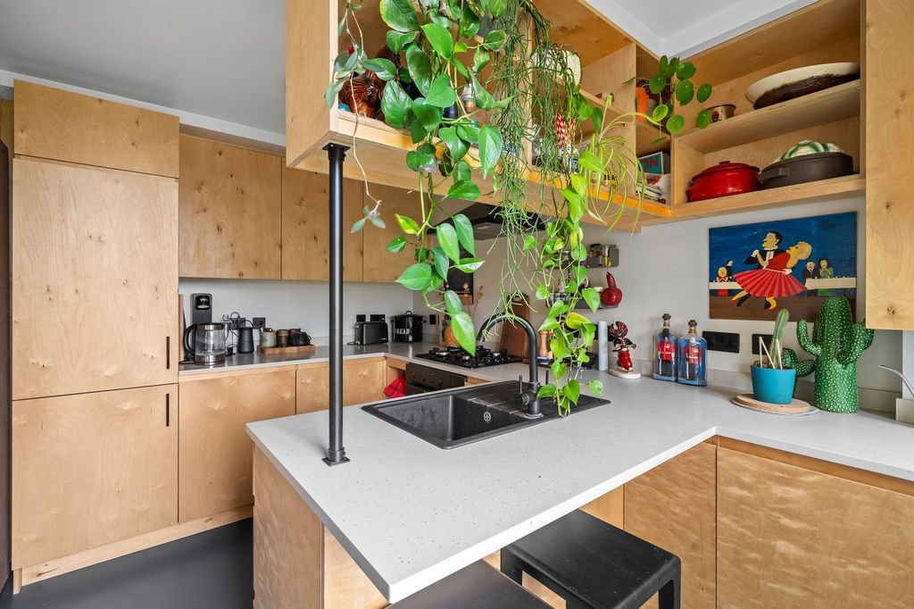 Property photo 2 of 32
