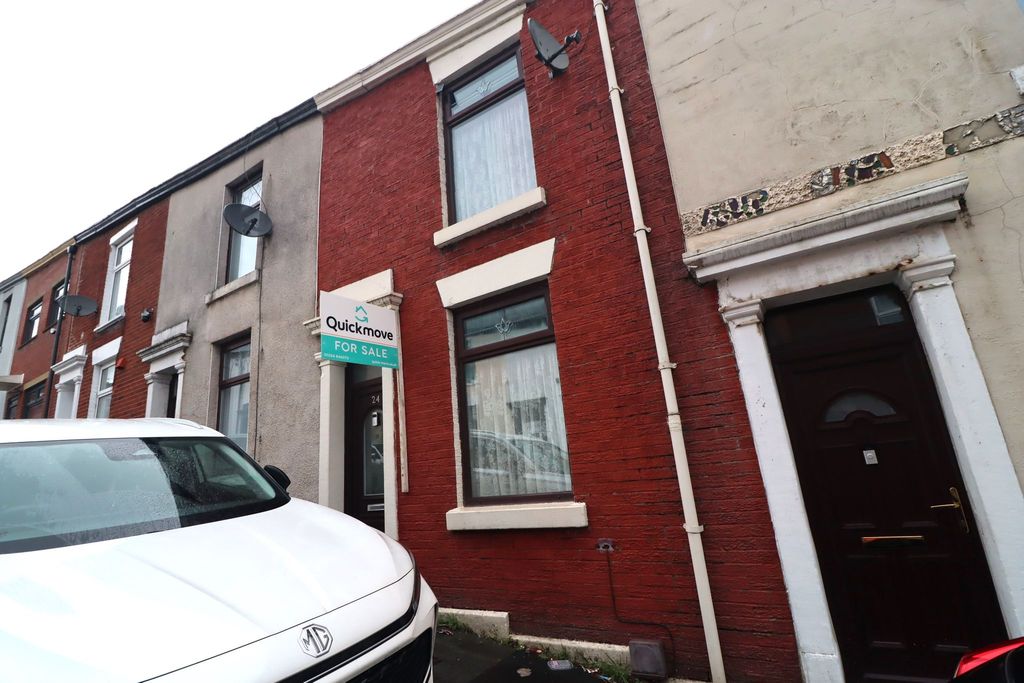 Property photo 1 of 17 Photograph 1