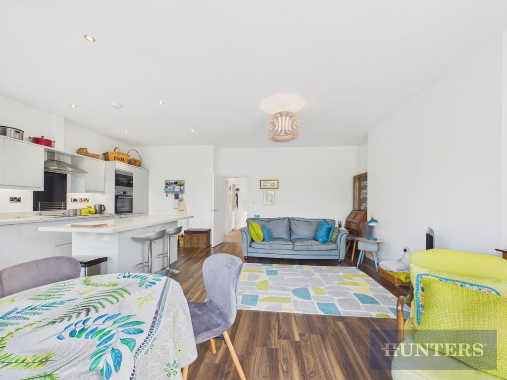 Property photo 3 of 15 Cam03444G0-Pr0057-Still004.Jpg