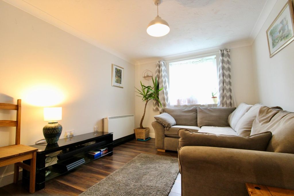 Property photo 2 of 32