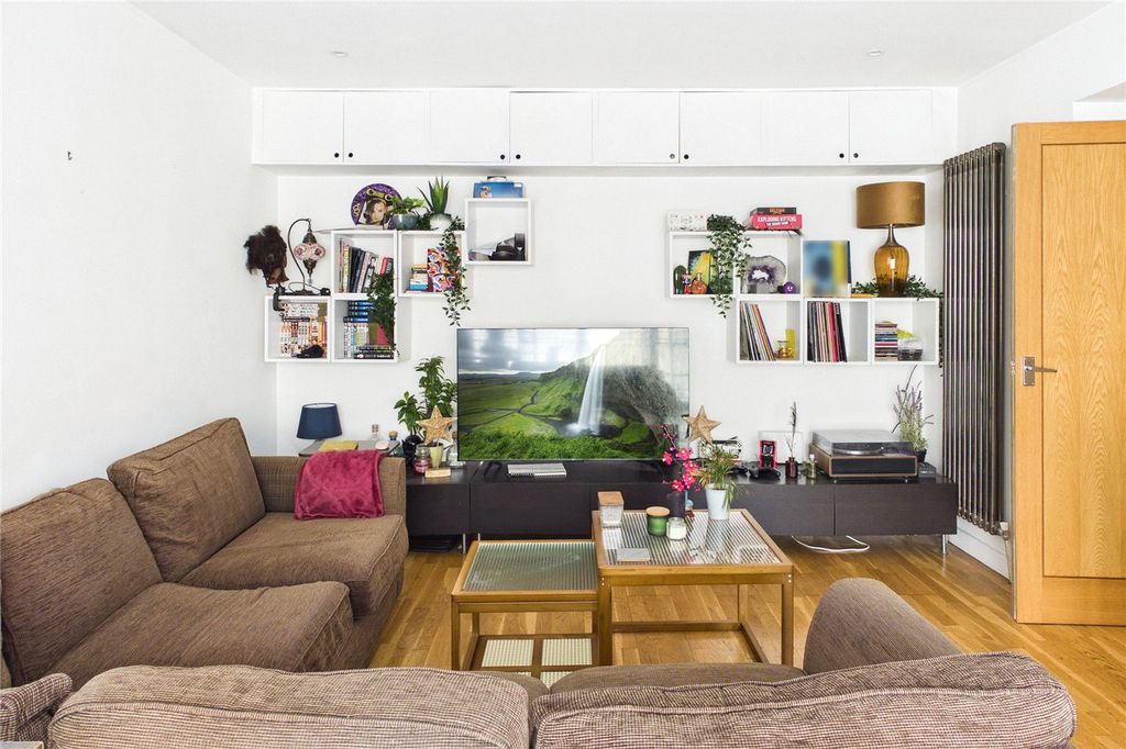 Property photo 3 of 8 Picture No. 12