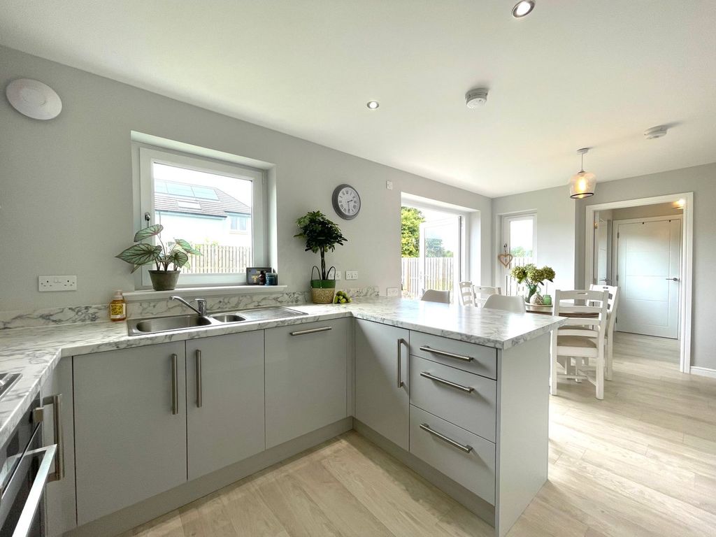 Property photo 3 of 41