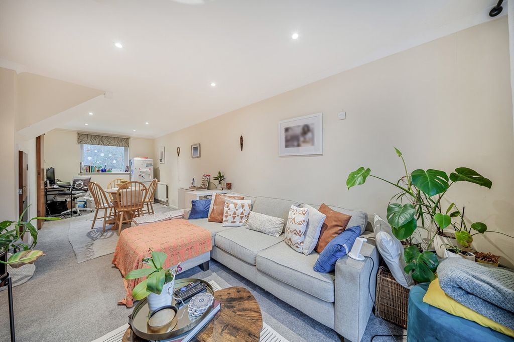 Property photo 2 of 15 1398085-22-6968d5...