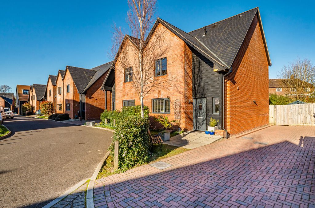 Property photo 1 of 17 1429575-3-69bae24...