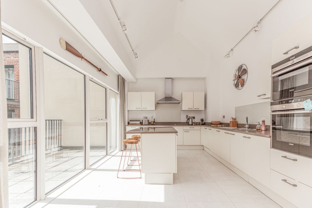 Property photo 2 of 9 103624