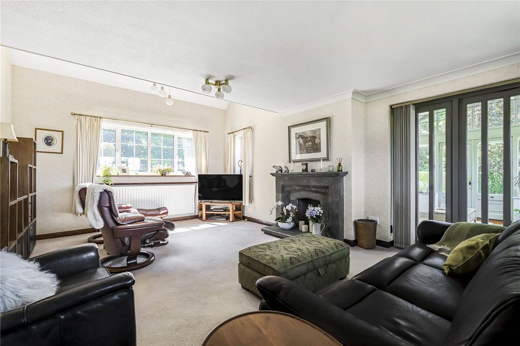 Property photo 3 of 14 Sitting Room