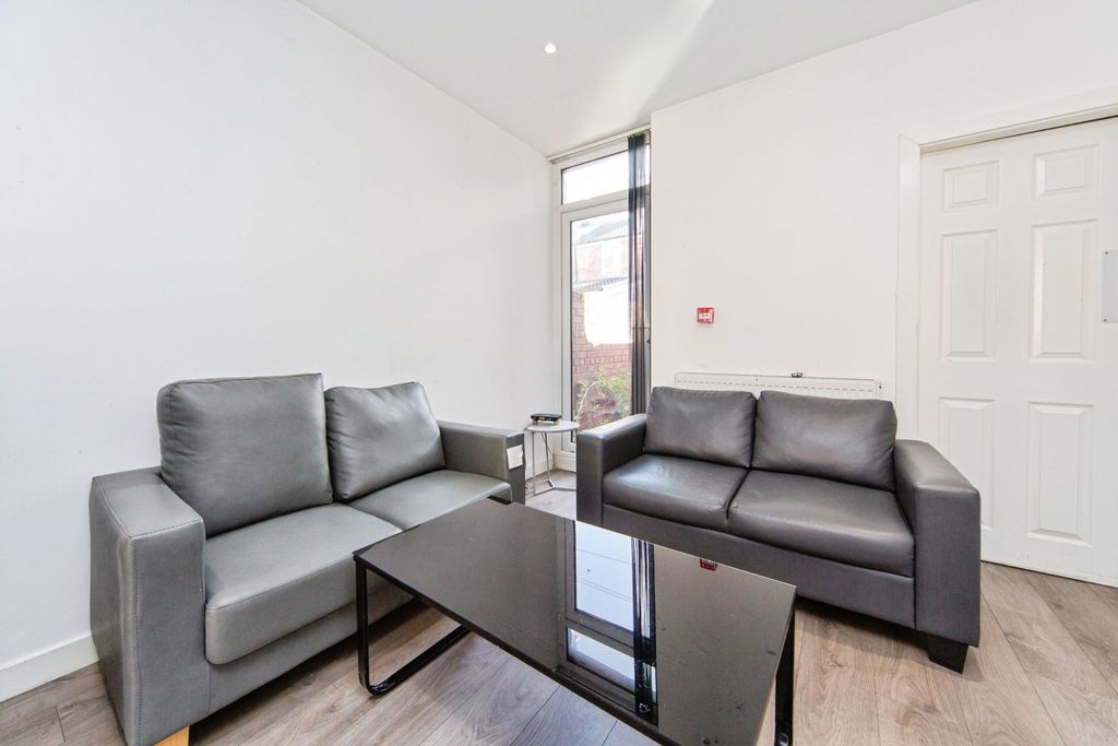 Property photo 3 of 19 Pbox-Img.Jpg
