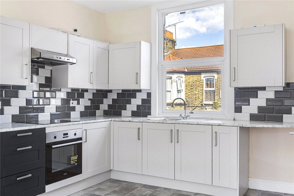 Property photo 2 of 13 Kitchen/Dining Room