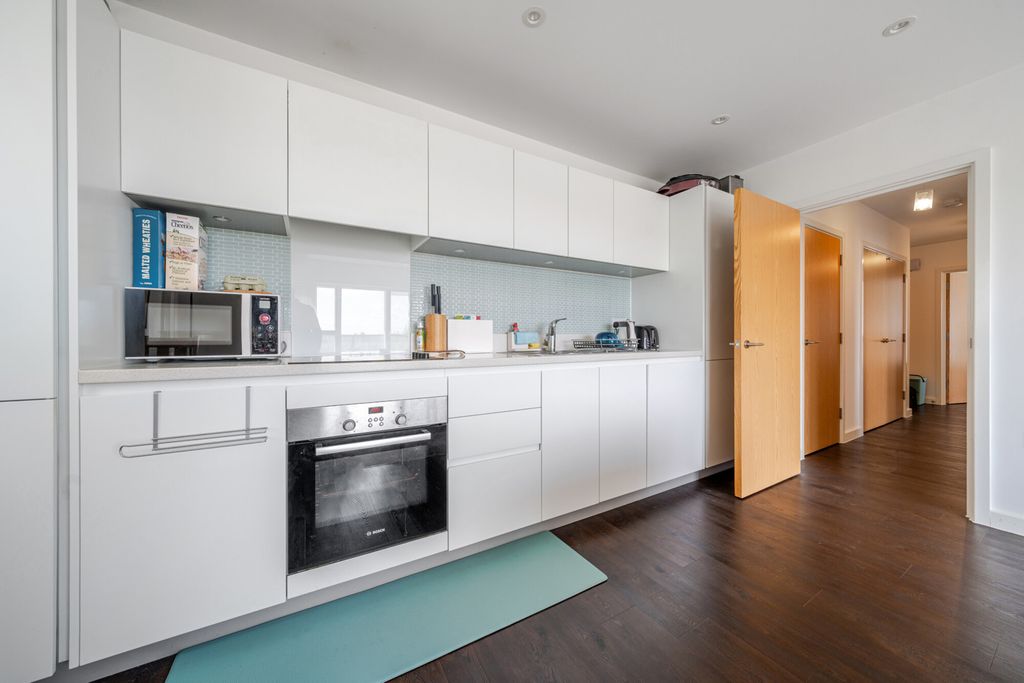 Property photo 3 of 17 Kitchen