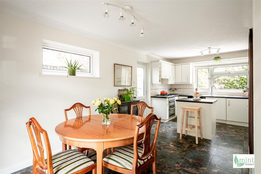 Property photo 2 of 22 Finch Close - Watermark-6.Jpg