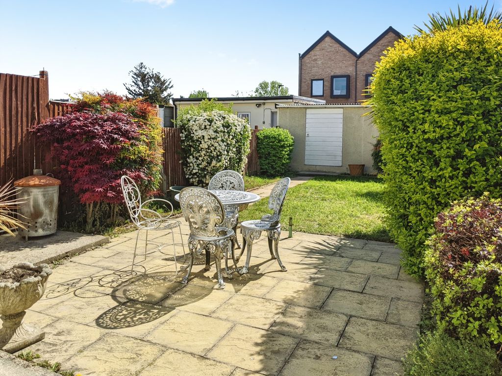 Property photo 2 of 11 Garden