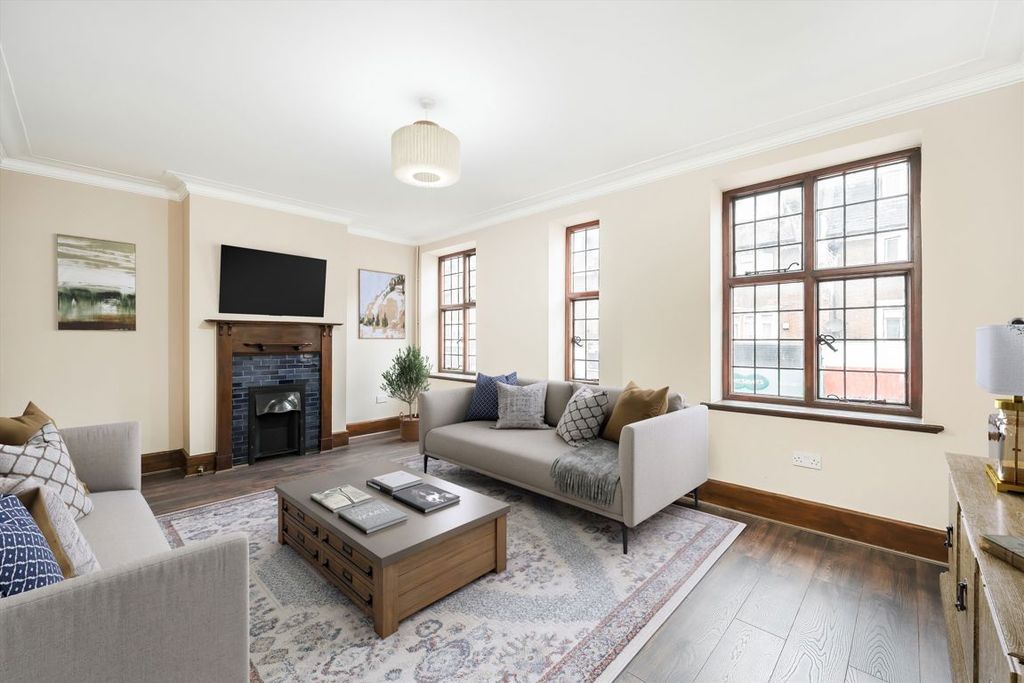 Property photo 1 of 9