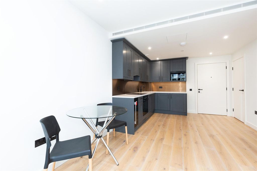 Property photo 2 of 9 125 Emery Wharf-12.Jpg