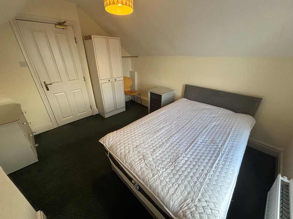 Property photo 3 of 7 Bedroom