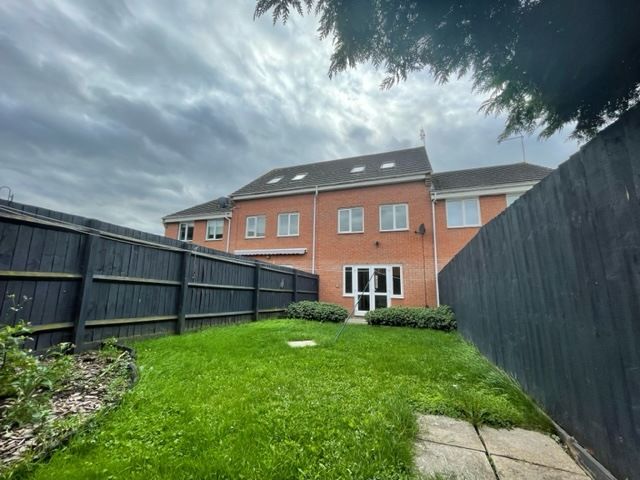 Property photo 1 of 11 Buckthorn Road, Hampton