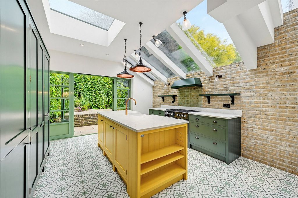 Property photo 2 of 15 Kitchen