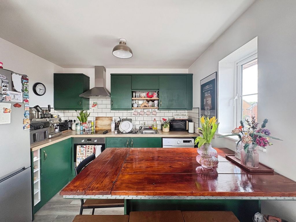Property photo 2 of 11 Kitchen