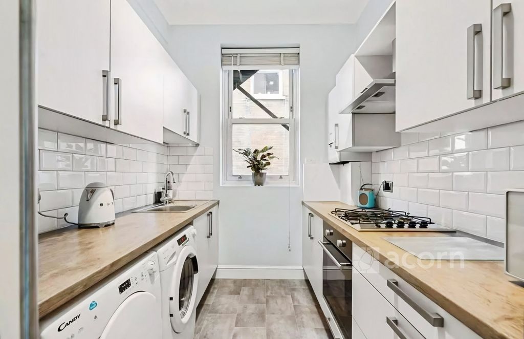 Property photo 3 of 25 Kitchen