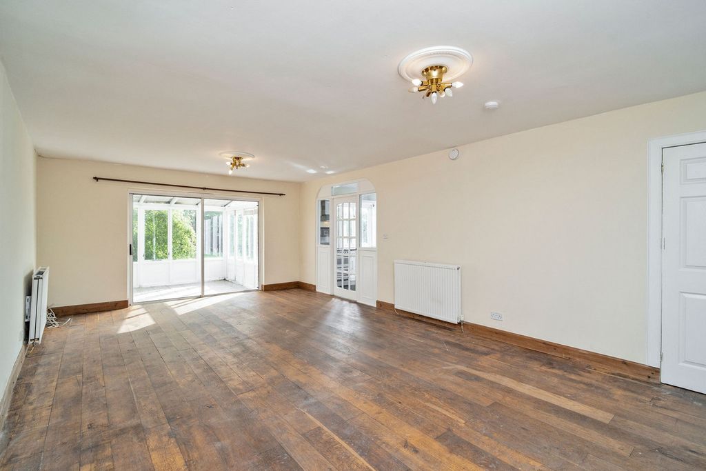 Property photo 3 of 35