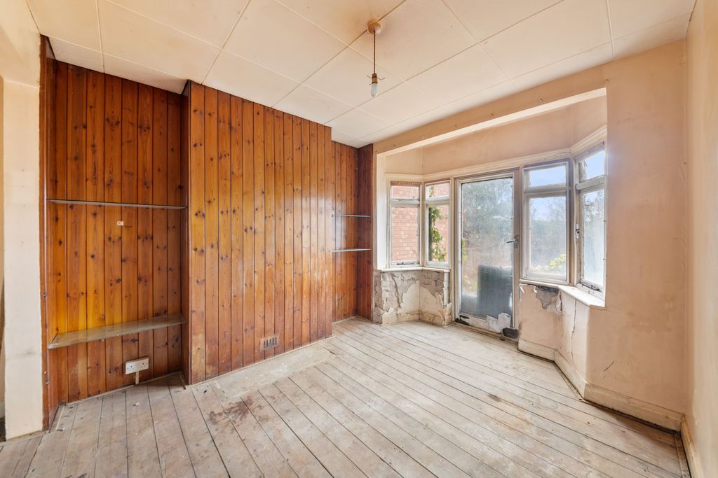Property photo 3 of 14 Photo 8