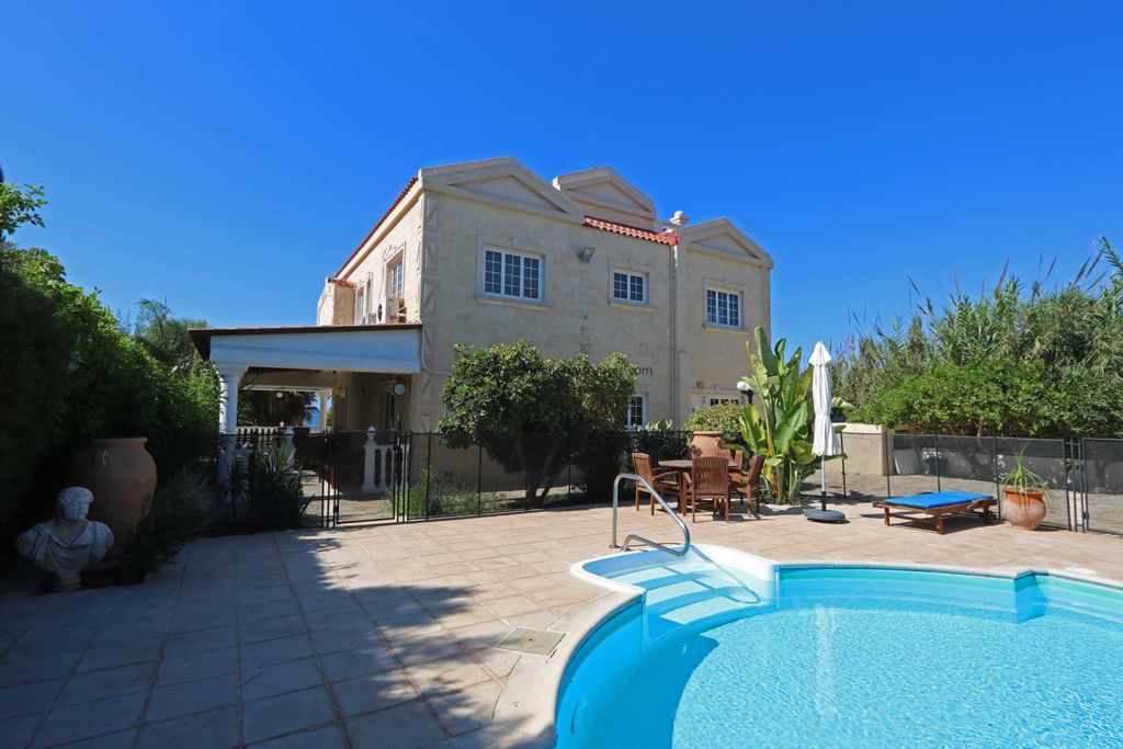 Property photo 1 of 33