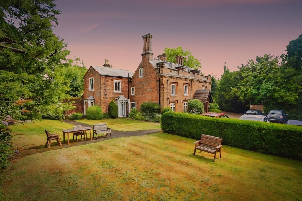 Property photo 1 of 21