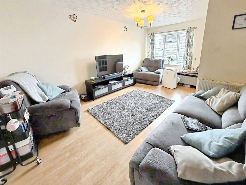 Property photo 2 of 9 Picture No. 12